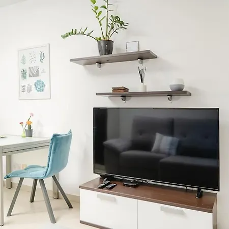 Cozy 1bdr Penthouse In Gzira! Near Front And Wifi *