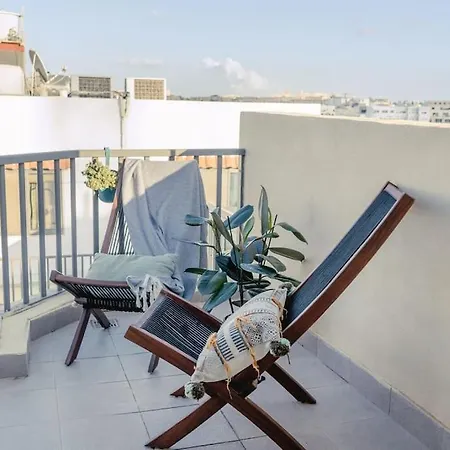 Cozy 1bdr Penthouse In Gzira! Near Front And Wifi Gzira