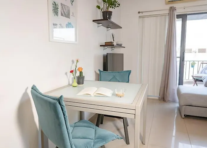 Cozy 1bdr Penthouse In Gzira! Near Front And Wifi