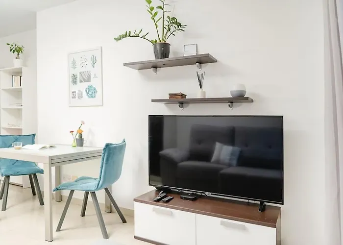 Cozy 1bdr Penthouse In Gzira! Near Front And Wifi *