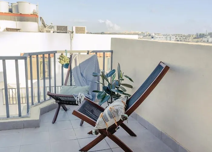 Cozy 1bdr Penthouse In Gzira! Near Front And Wifi Gzira